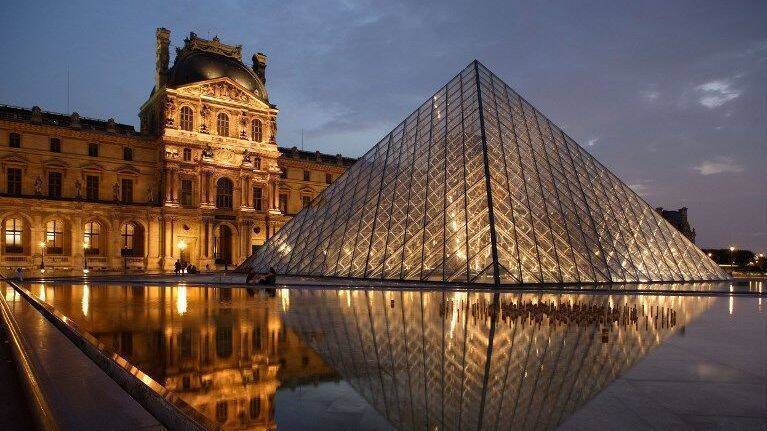 Pyramide-du-Louvre